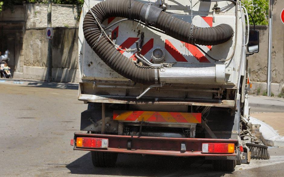 camion pompage assainissement Paris 19